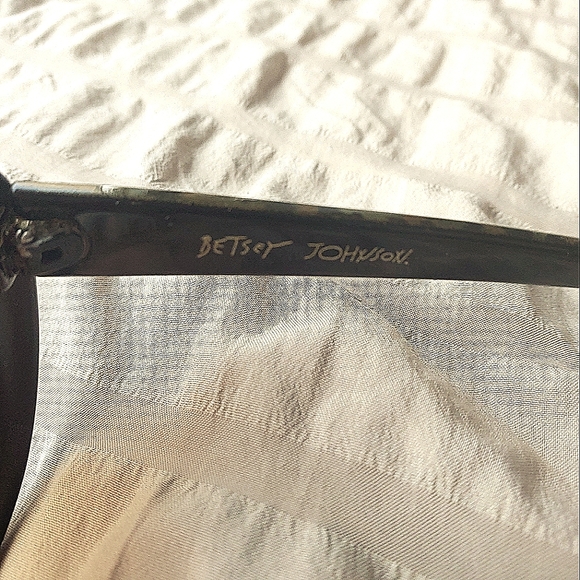 Betsey Johnson sunglasses - Picture 4 of 4